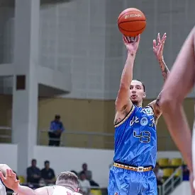 沃特斯三节砍26分 北京79-70领先浙江