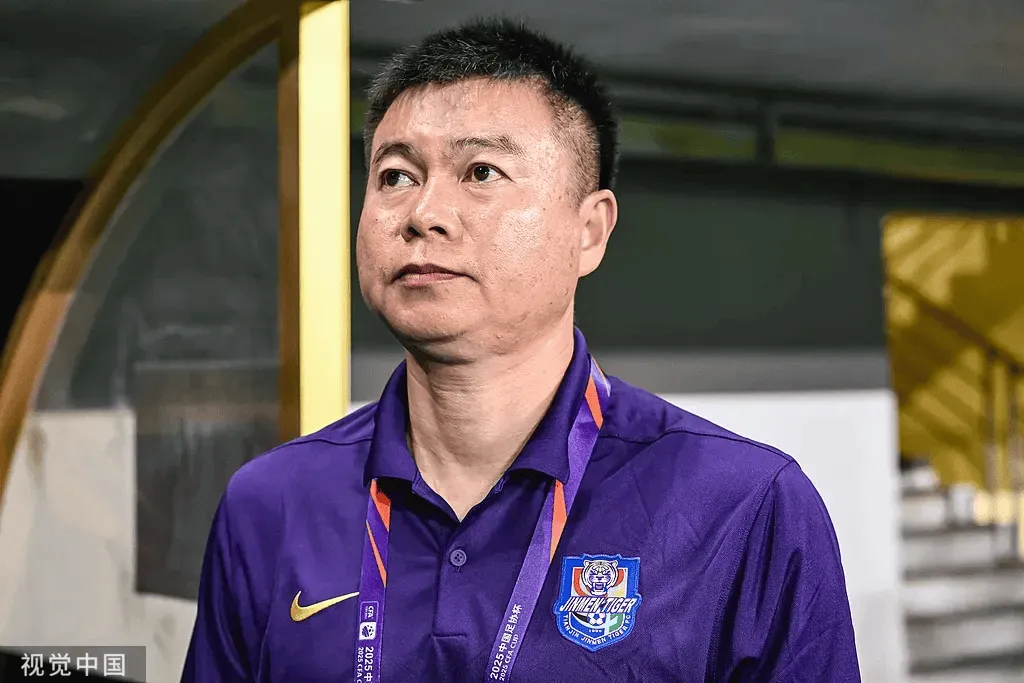 于根伟：王秋明两颗门牙被撞掉，但可能正是这点激励全队
