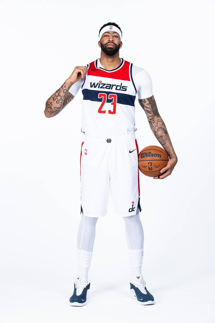 NBA季前赛奇才掀翻卫冕冠军，特雷·杨率队险胜尼克斯