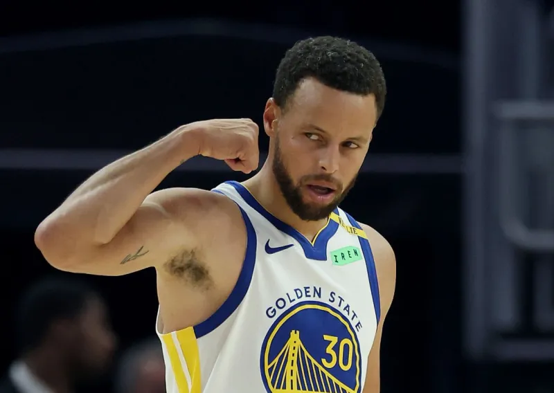 NBA季后赛生涯场均25+5+5且真实命中率超60%：布克约基奇库里三人上榜