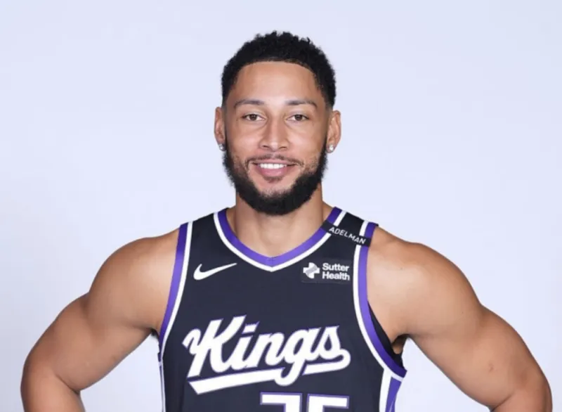 科尔：西蒙斯重返NBA是坚持不懈的体现，我很欣赏他的精神