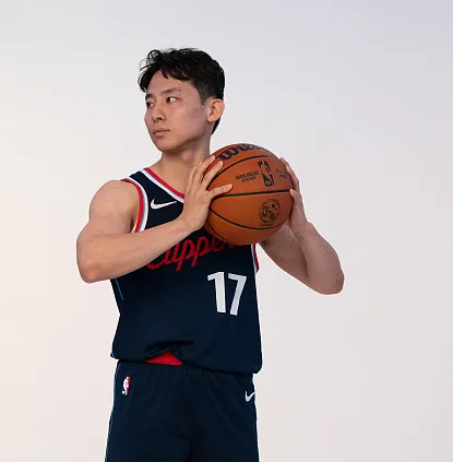河村勇辉NBA季前赛替补登场14分钟砍下10分4助攻2抢断