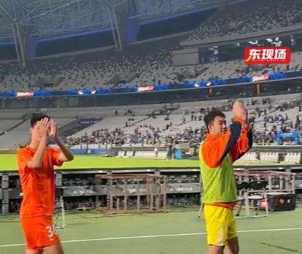 中超：申花旧将费尔南多、鲍亚雄赛后谢场，曾效力申花10场70场