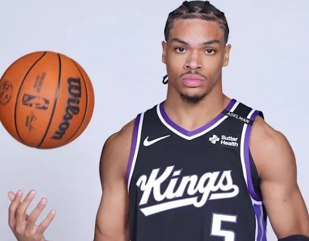 NBA季前赛国王埃卡夫砍下25分8助攻4篮板,美媒:球队捡到宝