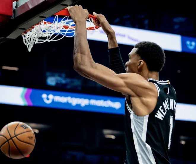 NBA季前赛：文班亚马16分钟砍9分5篮板3助攻1抢断2盖帽