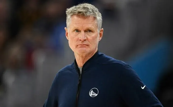NBA季前赛勇士111-106战胜国王 科尔谈阵容平衡与波尔津吉斯评估