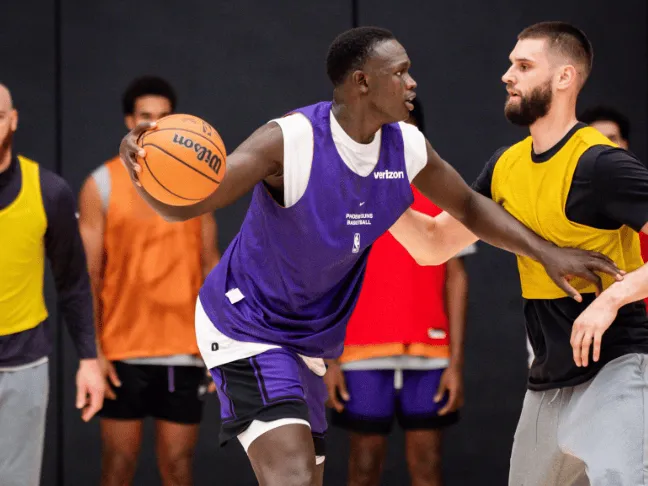 马卢阿奇空位三分命中，NBA季前赛太阳对阵马刺第三节数据