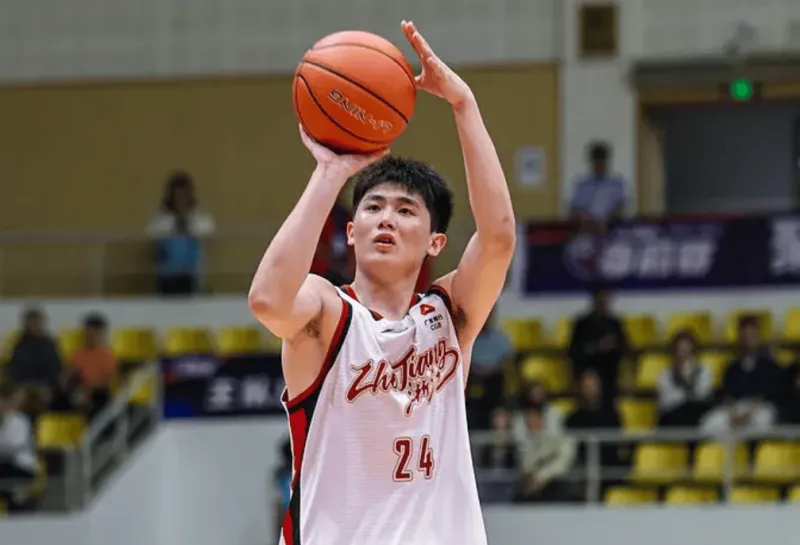 CBA季前赛浙江球员李悦洲遭遇腓韧带拉伤 预计一周恢复训练