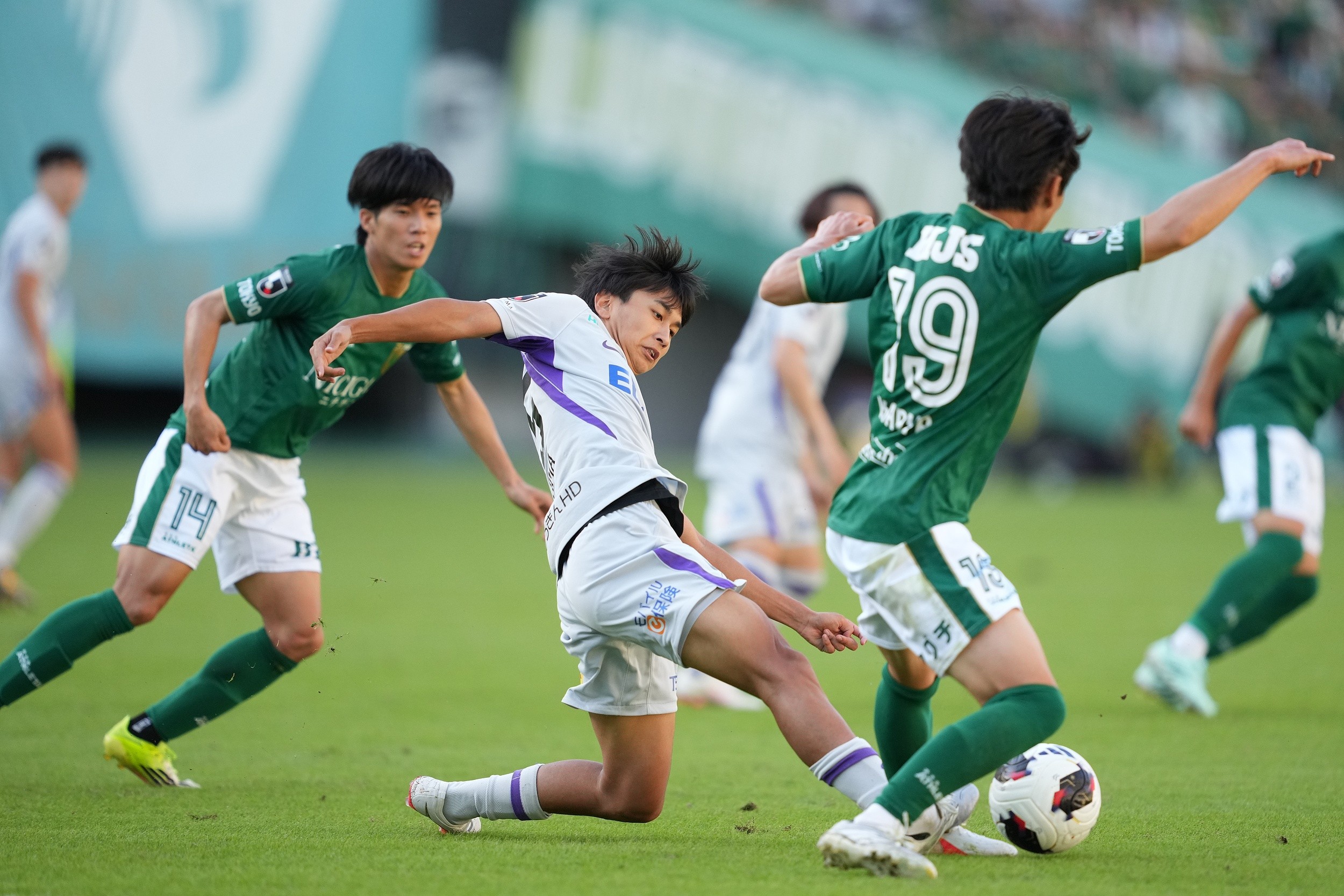 广岛三箭2-0客胜东京绿茵,松本泰志世界波,铃木章斗破门