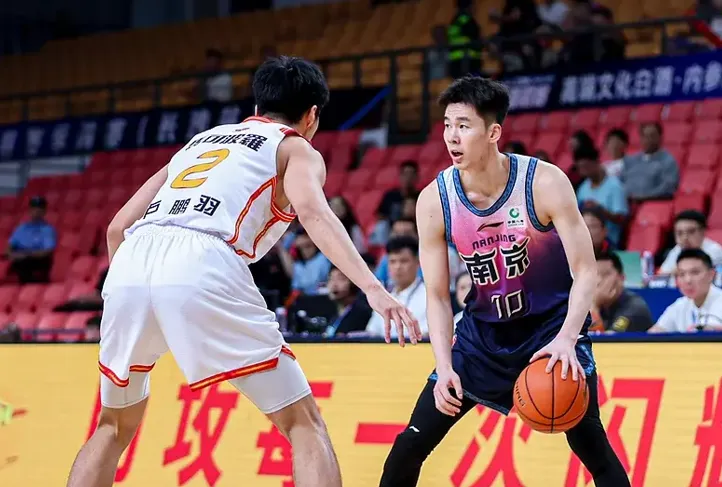 CBA季前赛：南京101-99深圳，史密斯30分郭昊文20分