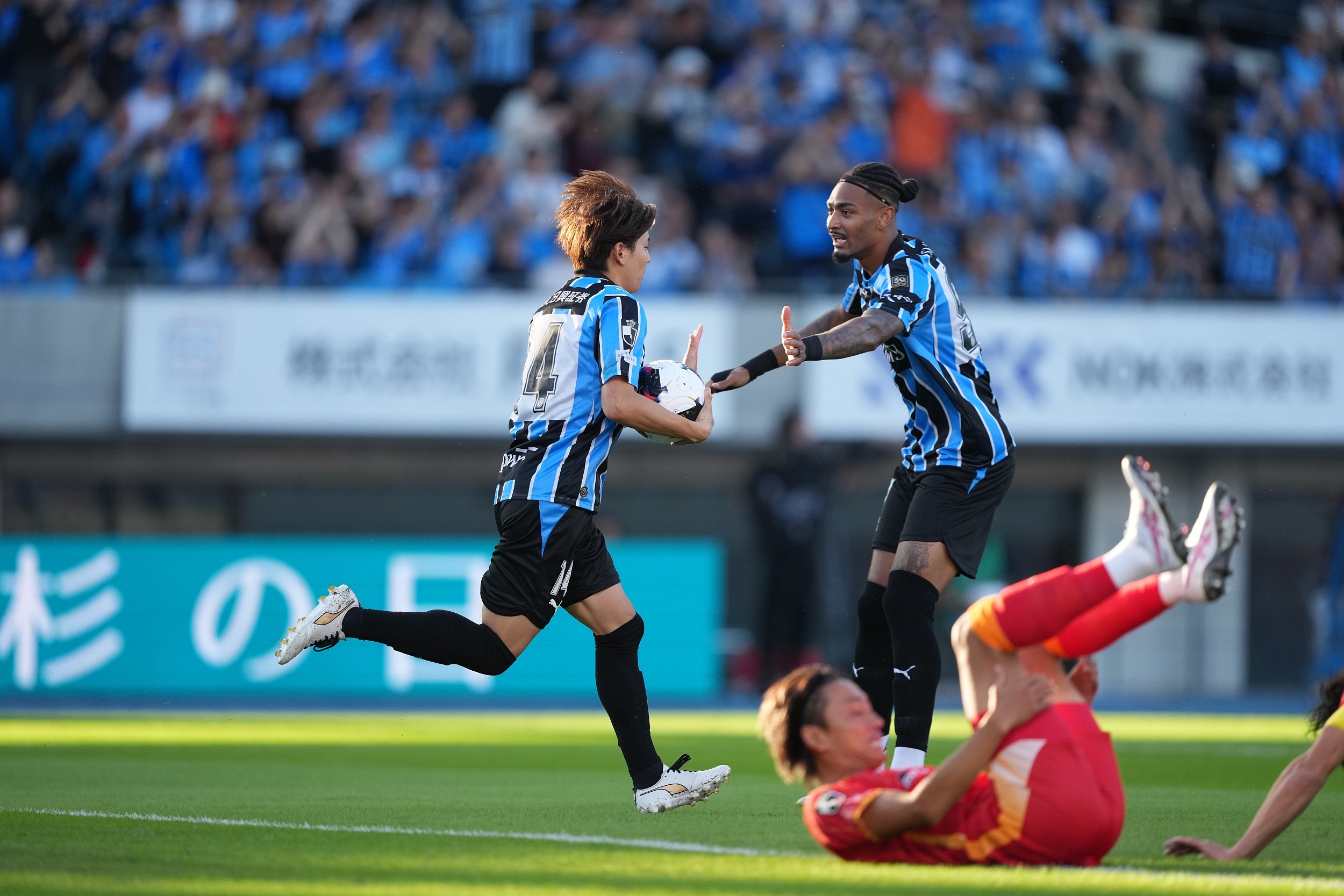 名古屋鲸鱼2-1川崎前锋，山岸祐也、藤井阳也破门
