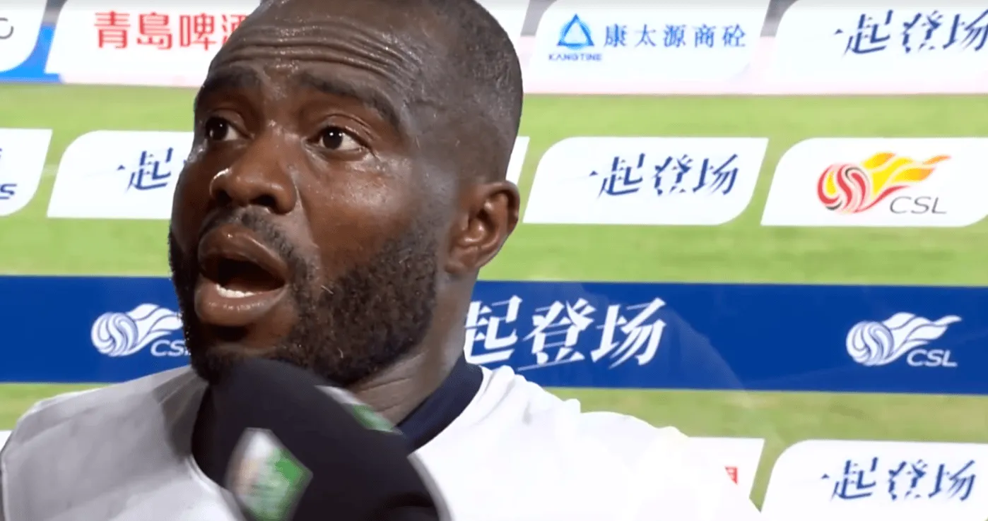大连英博球员阿奇姆彭：我们代表大连作为一个团队拿下中超第27轮胜利