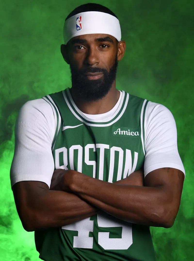 NBA官方晒照为迈克-康利庆生，39岁生日快乐