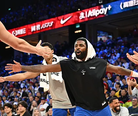 NBA季前赛：独行侠132-115战胜火箭，欧文17分、斯马特20分