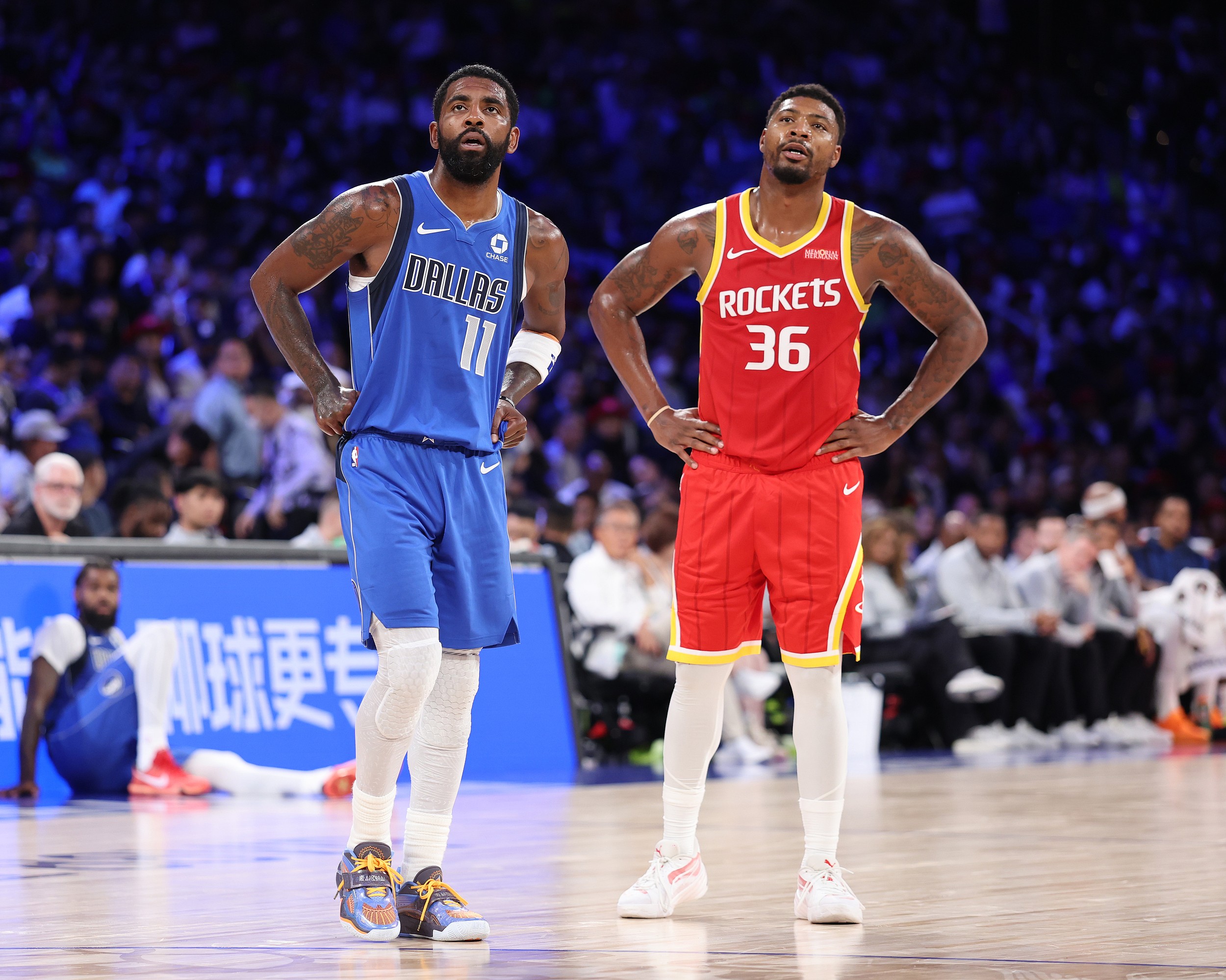 NBA中国赛：独行侠132-115火箭，欧文复出17分，弗拉格14+7