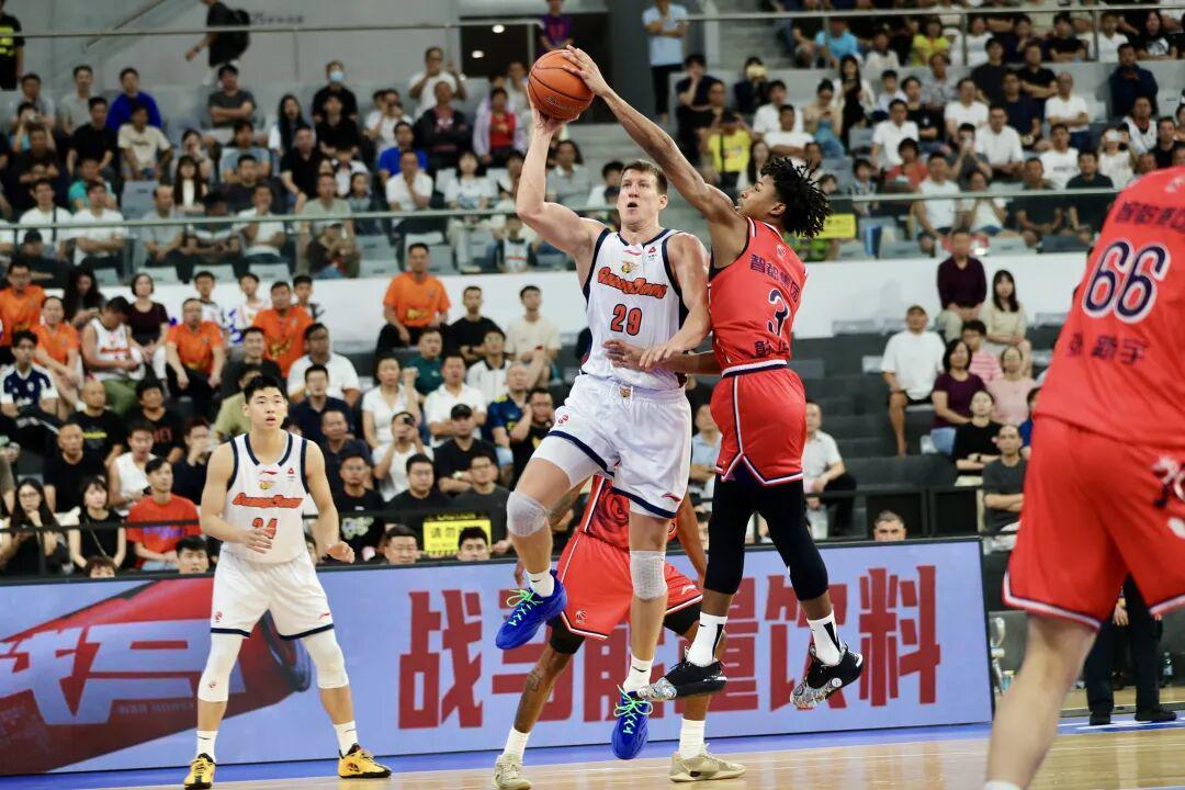 CBA季前赛(汕头站)广东德比 广州龙狮86比82战胜广东宏远