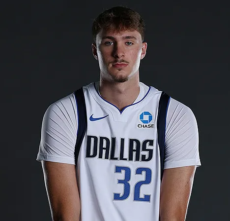 NBA季前赛独行侠132-115战胜火箭 弗拉格出战25分钟贡献14分4篮板7助攻