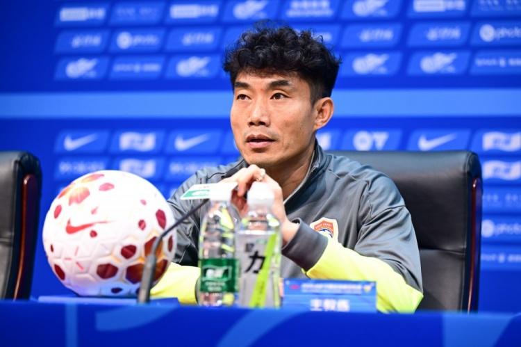 郑智：青岛西海岸主场0-4不敌大连英博，主教练称输球第一责任人是自己
