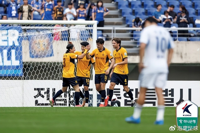 光州FC终结28轮不胜魔咒 4比3逆转蔚山HD FC