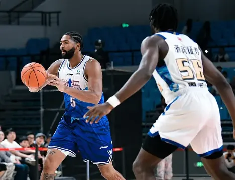 CBA季前赛新疆95-80战胜广厦 齐麟砍40分塔克24分