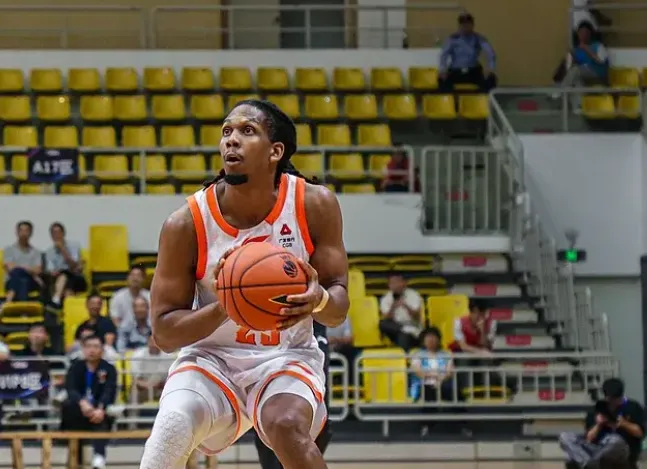 CBA季前赛江苏83-86不敌北京 格雷砍下20分6篮板12助攻