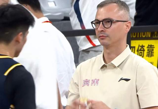广东男篮93-61大胜天津队终结两连败 周鹏博日奇填满数据栏