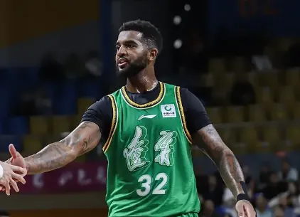 CBA季前赛辽宁104-73四川 克里斯22分钟砍20分3篮板2助攻
