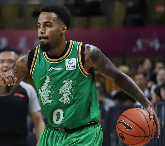 爱德华兹25分6抢断，辽宁104-73大胜四川