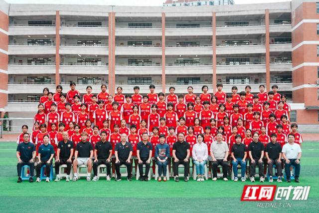 长沙十五中U14女足斩获全国青少年女子足球锦标赛季军 创湖南校园队历史最佳