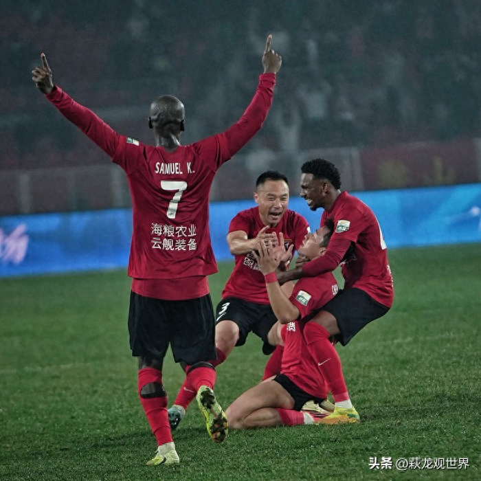 武汉三镇1-1辽宁铁人 陈彬彬世界波救主 元敏诚失误葬送胜局