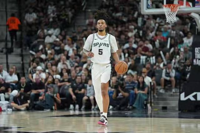 美媒评选25岁以下NBA十大新星:卡斯尔第十,哈珀迪班萨落选