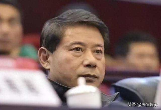 信兰成被指导致中国篮球二十年倒退：王治郅被除名姚明提前退役
