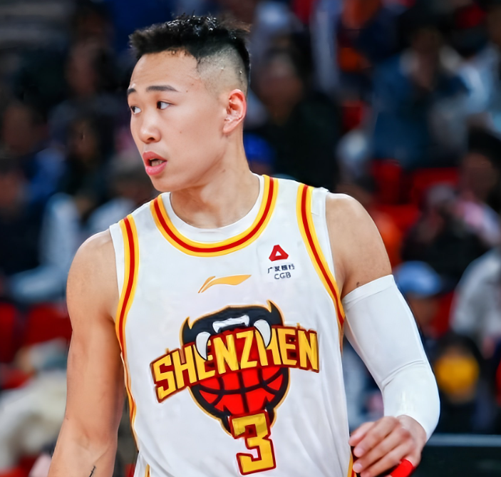 CBA新赛季五大锋线球员：贺希宁居首，张镇麟复出，上海北京广东各占一席