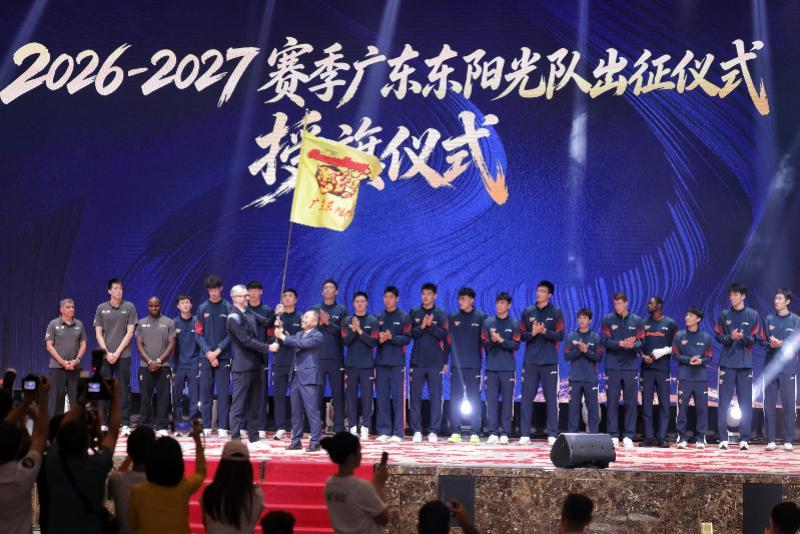 广东男篮出征CBA新赛季，杜锋转任总教练