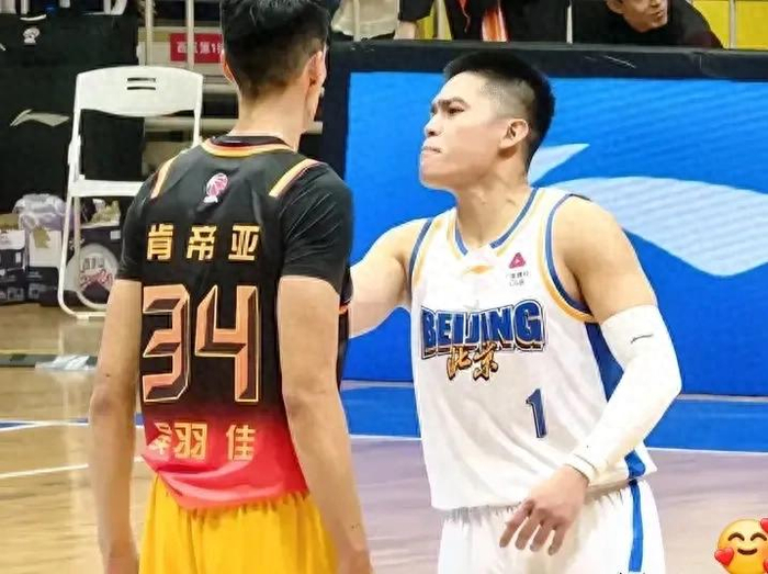 首钢86-83险胜江苏,陈盈骏沃特斯成关键先生