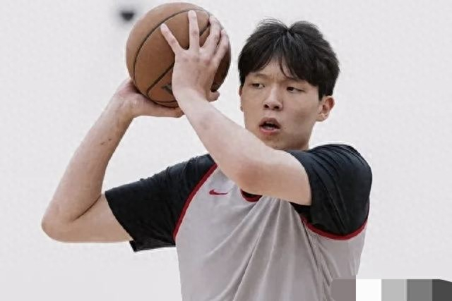 杨瀚森替补21分钟砍13分+19！波特兰开拓者季前赛大胜伦敦雄狮