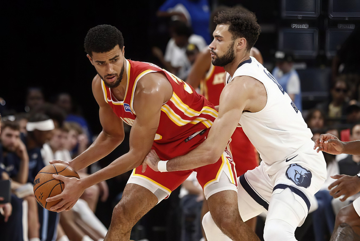 凯莱布·休斯坦遭鹈鹕裁员！4年NBA生涯再遇转折，52.4%三分命中率难挽留
