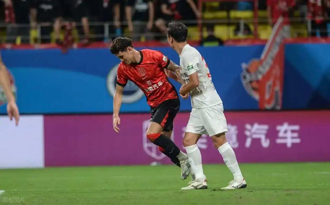 蓉城迎两利好：上港亚冠分神+拜合拉木解禁，提前夺冠或成现实