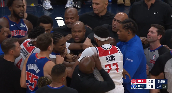NBA季前赛奇才活塞爆发两次冲突 特雷·杨詹金斯被驱逐