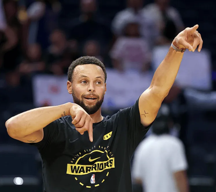 NBA季前赛勇士首发名单公布：库里领衔，湖人迎战