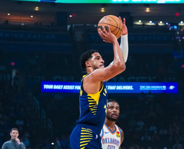 哈利伯顿单节13分全场24分 NBA季前赛步行者vs雷霆