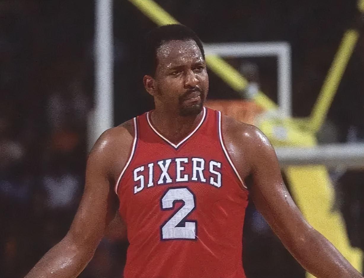 NBA历史仅6人达成常规赛连续得分上双520+场，杜兰特562场位列第五