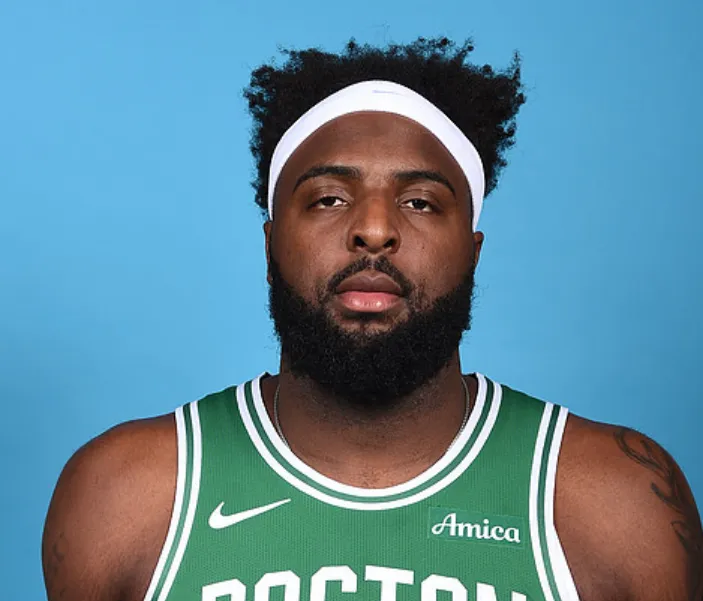 NBA季前赛凯尔特人114-93黄蜂 米切尔-罗宾逊17分钟砍12分7篮板3盖帽