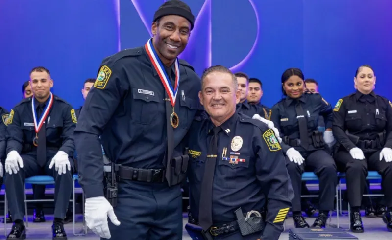 前NBA球星斯塔德迈尔警校毕业 将任迈阿密警察局警员