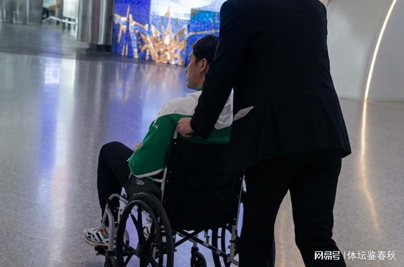 杨立瑜坐轮椅返京！国安替补前锋合同年底到期，能否留队引热议