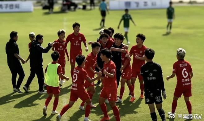 中国足球小将2-1绝杀帕尔梅拉斯 小组出线董路哽咽