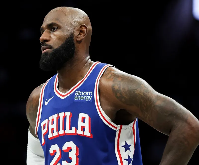 Topps率先爆料：勒布朗·詹姆斯或加盟76人，联盟猜测与Fanatics活动相关