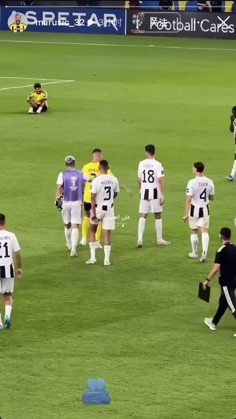 C罗赛后被费尔干纳球员求抱抱，利雅得胜利3-1取胜