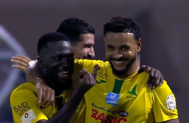 约书亚-金、贝内加斯破门 赛哈特海湾2-0费哈