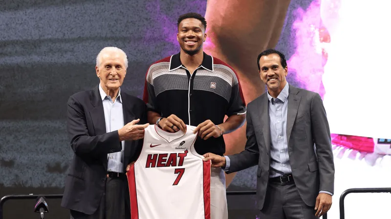 NBA总经理调查：字母哥以53%得票率当选今夏最大影响新援